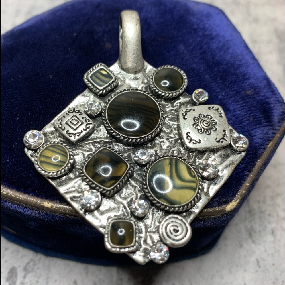New Premier Designs Artistic Pendant. Silvertone Enamel and Crystal Pendant